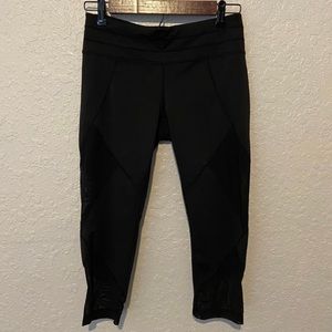 Athleta Cropped Leggings Size Small Black Sheer Netting Panels 8 Inch Rise
